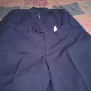 A 50L 44/32 2 Button Michael Strahan Navy Blue Suit. Flat Front Pants.